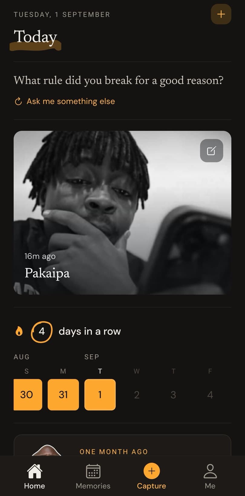 Grati's Home screen: today's question, a captured moment with its photo and note, and a four-day streak
